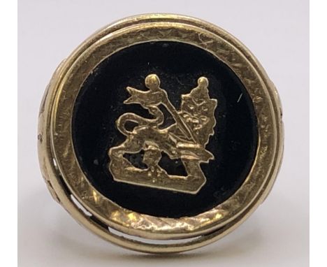 A 9ct gold and onyx signet ring, ring size Q 