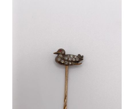 A late 19th/early 20th century stick pin, in the form of a duck 