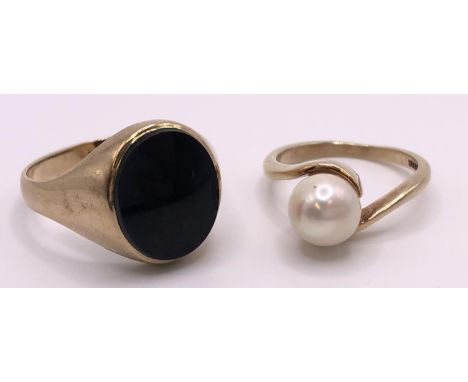 A 9ct gold and onyx signet ring, ring size U, and a 9ct gold and cultured pearl ring, ring size J (2) 