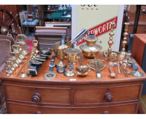 PARCEL OF VARIOUS BRASSWARE INCLUDING GRADUATED BELL WEIGHTS, OIL LAMP, CANDLESTICKS, HORSE BRASSES, ETC. 