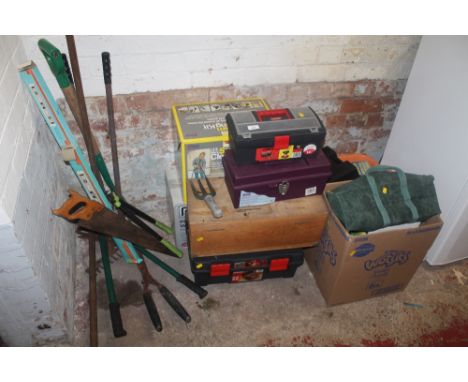A LARGE QUANTITY OF ASSORTED TOOLS TO INCLUDE A 13PC STEAM CLEANING SET 