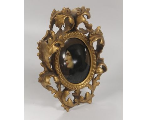 A SMALL CONTINENTAL PLAQUE DEPICTING A PORTRAIT OF A MONK IN DECORATIVE GILT FRAME WITH LABEL TO REVERSE 'GIROLAMO SAVONAROLA