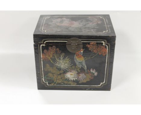 A VINTAGE WOODEN ORIENTAL BOX 