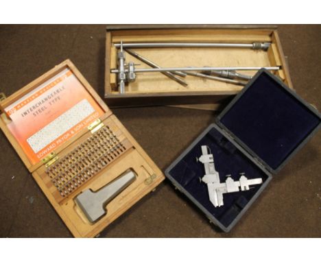 A QUANTITY OF VINTAGE CASED INSTRUMENTS 