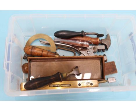 Quantity of cobblers and saddlers tools