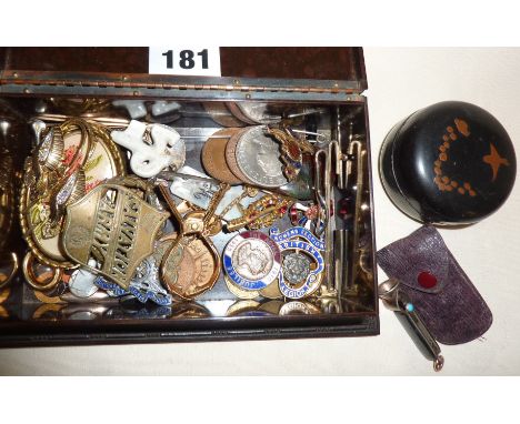 Oriental lacquered box, enamel badges, coins, jewellery, inc. fob cigar or cheroot cutter, in a bakelite casket