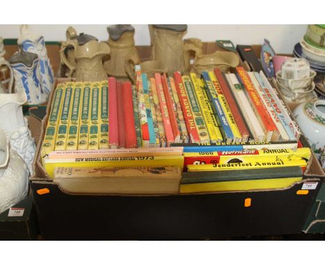 A collection of vintage children's annuals, to include The Dandy and Beano 