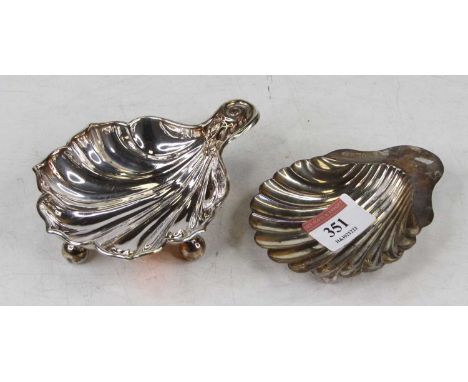 An Edwardian silver shell shaped bonbon dish, 1.1oz, 10cm; together with a silver plated example (2)