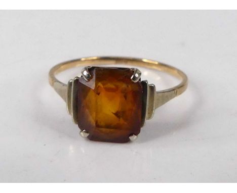 A 9ct gold and citrine set dress ring, 1.8g, size R