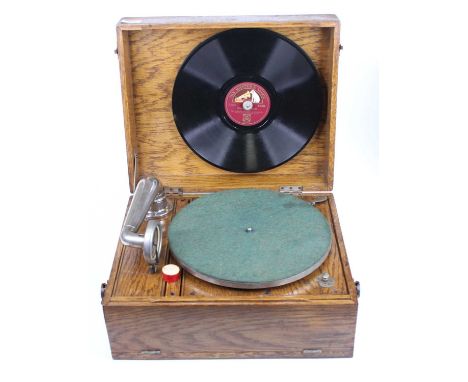 A First World War oak cased trench gramophone, with carry handle, w.34.5cmWorks as it should.Case appears free from repairs b