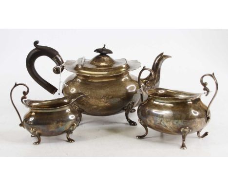 An Edwardian silver three-piece tea service, each of undecorated oval bombe form, with engraved armorial, gross weight 28.7oz