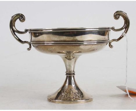 An Edwardian silver pedestal twin handled bonbon dish, the flaring foot with chased coat of arms, 5.8oz, h.11cm 