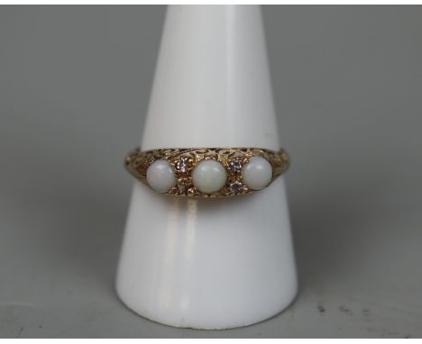 9ct gold opal &amp; diamond set ring - Size R 