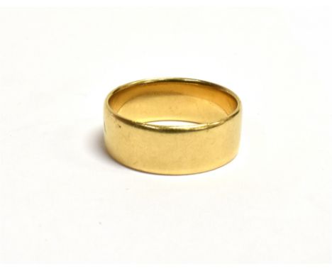 AN 18CT GOLD WIDE BAND RING Hallmarked for London 1929, maker W.W Ld, ring size r-S, band width 0.8cm, weight 7.2g