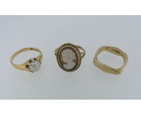 An 18c6 yellow gold square Band, Size K, 3.6g, together with a 9ct yellow god ring set with an oval shell cameo, Size M, and 