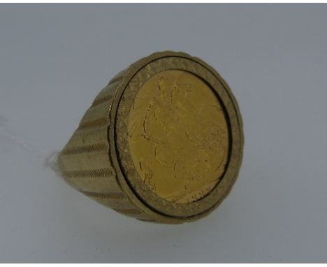 A Victorian gold Sovereign, dated 1898, in 9ct yellow gold ring mount, approx total weight 16.3g.