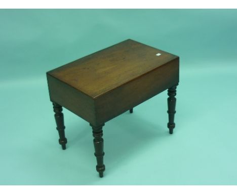 A Victorian mahogany Commode, on turned legs, width 22½in x depth 14½in x height 18½in (57cm x 37cm x 47cm)