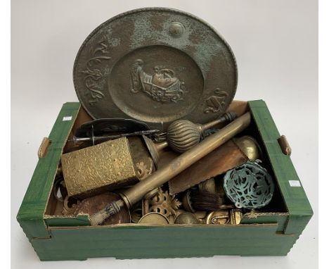 A mixed lot of metal and brass items to include a gong, water pump, oil lamp (converted), trinket box, horse brasses etc 
