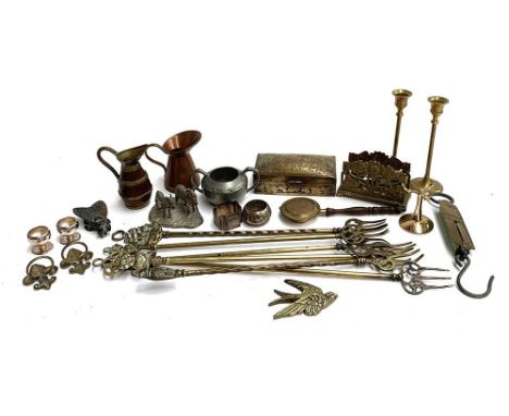 A quantity of metal items, to include a Homeland Pewter Arts and Crafts twin handled bowl; Art Nouveau style brass letter rac
