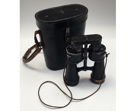 A good pair of WW2 era Kreigsmarine 7 x 50 binoculars by E.Leitz, Wetzlar, complete with fitted case. The case is date stampe