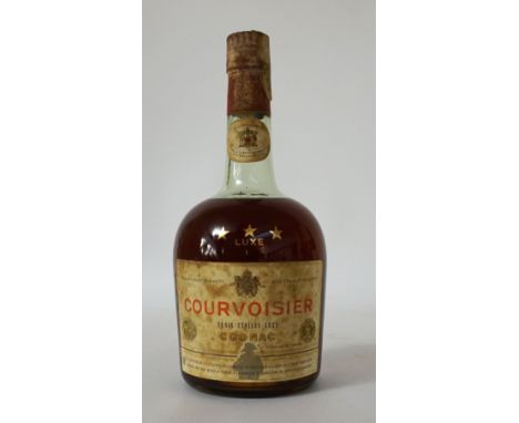 COURVOISIER TROIS ETOILES LUXE COGNAC - EARLY 1950'S
An early 1950's bottling of Courvoisier Trois Etoiles Luxe Cognac.  40% 