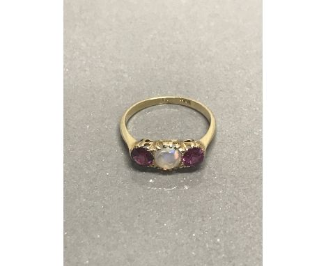 18CT RUBY & OPAL 3 STONE RING