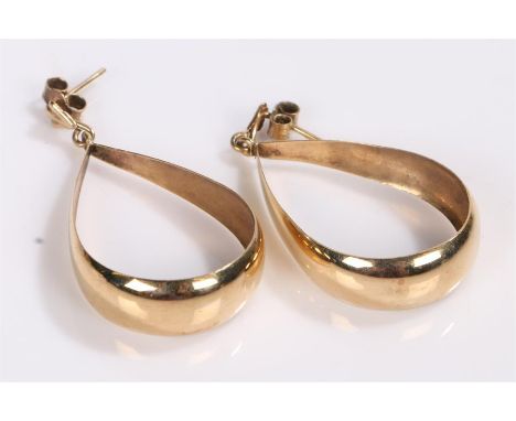 Pair of 9 carat gold cufflinks, loop design, 3.5 grams