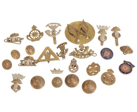 A COLLECTION OF CAP BADGES AND BUTTONS mainly Great War, with two enamel Great War Comrades badges (a lot)