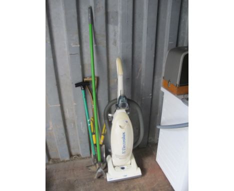 Electrolux 1700W Upright Cleaner, (untested sold for parts only) Wilko spade, other tools.