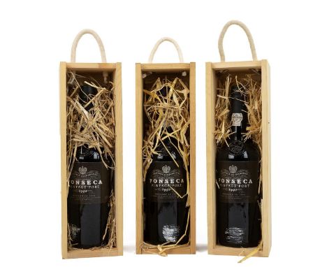 3 x Fonsecca vintage port 1992 each in owc and each 75cl 20.5% alc/vol. Fill levels high, light scuffing to rear labels, caps