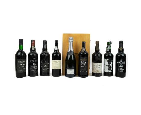 Calem 1970 vintage port no volume or alc note, fill into neck, light soiling to label, capsule intact; Churchill's vintage po