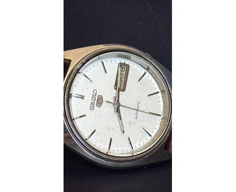 Gents Seiko 5 automatic watch, stainless steel case, brown leather strap, date and day display. Currently ticking, not tested