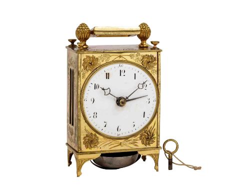 REISEUHR MIT WECKER, Frankreich, um 1800, Messinggehäuse mit floralem Gravurdekor, beidseitig verglast, an der Oberseite beze