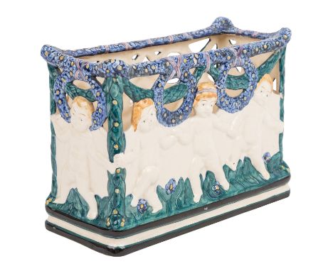 KARLSRUHER MAJOLIKA Jardinière, 20. Jh. Polychrom gefasst, rechteckige Form mit einem Reliefdekor von Puttireigen und Vergiss