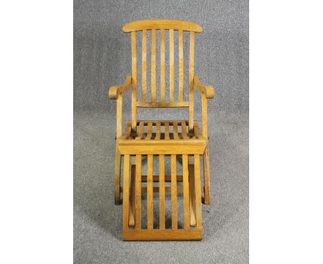 An oak folding steamer chair, first quarter 20th century, H.87 W.60 D.140cm. 