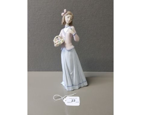 LLADRO FIGURE 7644 INNOCENCE IN BLOOM  NO BOX