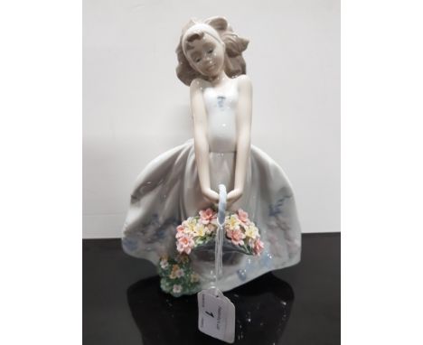 LLADRO FIGURE 6647 WILD FLOWERS AND ORIGINAL BOX
