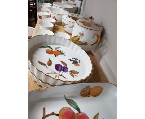 21 PIECES OF ROYAL WORCESTER EVESHAM