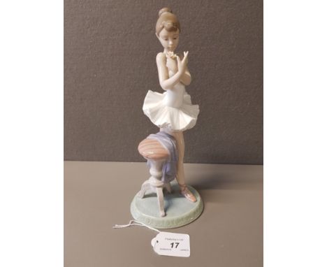 LLADRO FIGURE 7641 FOR A PERFECT PERFORMANCE  NO BOX