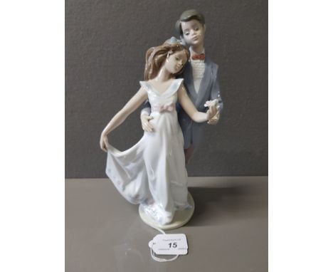 LLADRO FIGURE 7642 NOW AND FOREVER  NO BOX