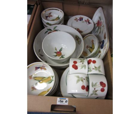 Royal Worcester 'Evesham' ceramics in one box