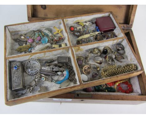 Oak box containing Victorian and later  hallmarked silver brooches, rings and costume jewellery, Norwegian enamel pieces, jet