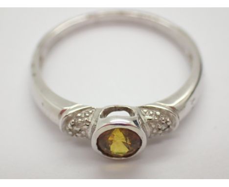 9ct white gold amber coloured stone set ring size N 2.1g