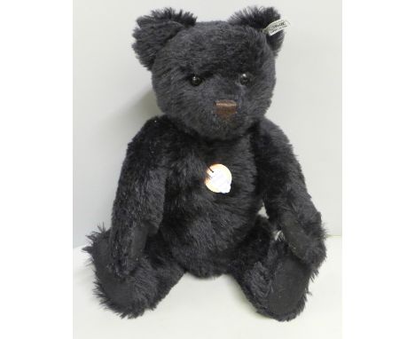 A Steiff replica 1961 teddy bear, limited edition, with certificate, boxed 