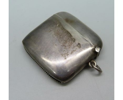 A silver vesta case, Birmingham, 1915, 33g 