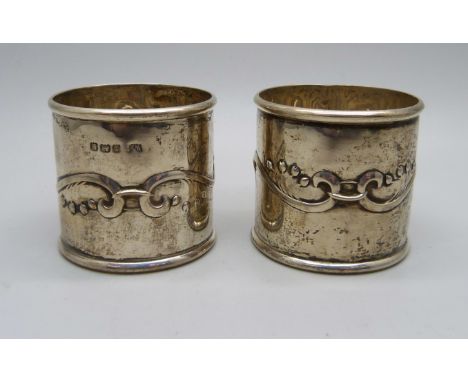 A pair of Art Nouveau silver napkin rings, Birmingham 1908, 51g 