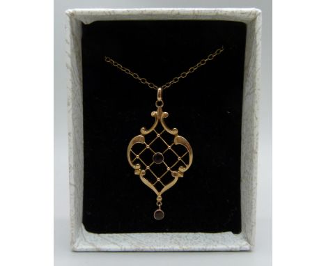 An Arts &amp; Crafts 9ct gold pendant and chain, 2.9g, chain 46cm 