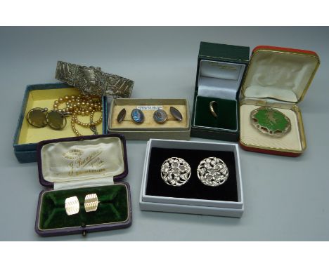 A pair of 12ct back and front cufflinks, a pair of silver cufflinks, a/f, two Art Nouveau buttons, a Thai brooch, etc. 