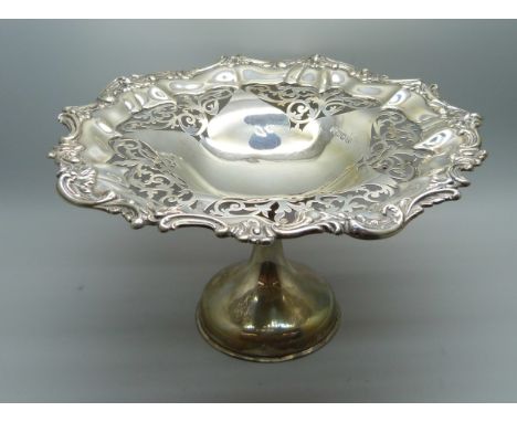 A pierced silver pedestal bowl, 375g, diameter 21.5cm 