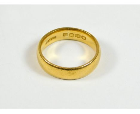WEDDING BAND. A 22ct. gold wedding band. Size L/M. Approx. 7.3g.  Please note that all items in this auction are previously o